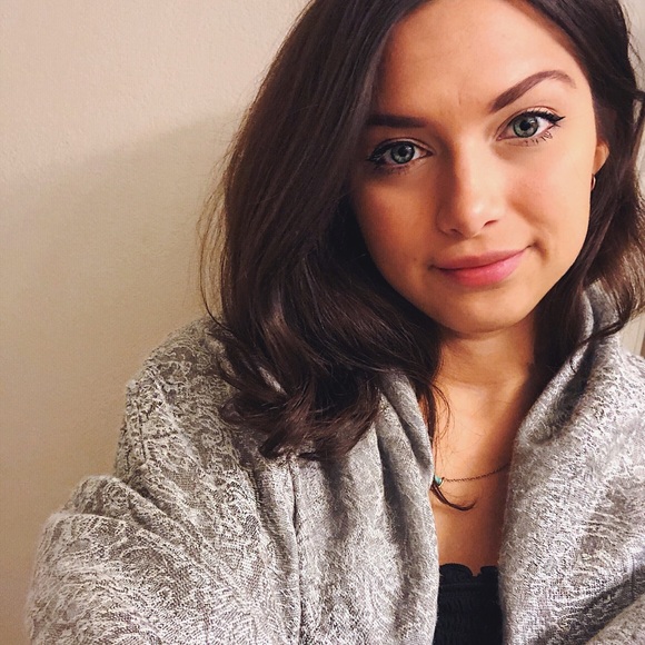 Meet your Posher, Jordan! โญ๏ธ๐น - Picture 4 of 8